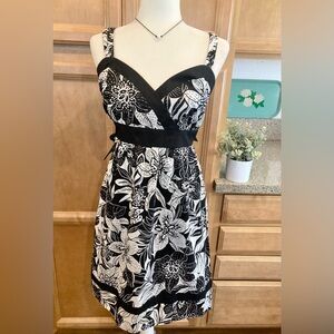 AGB Black & White Floral Cotton Blend Midi Dress with Sweetheart Neckline
